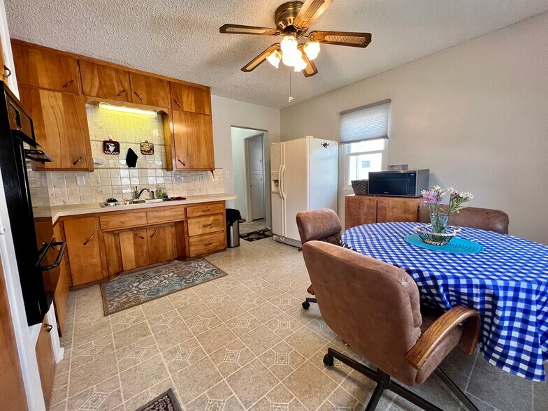 Kitchen - 902 Adrian St