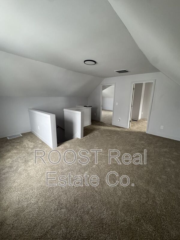 Building Photo - 908 John St