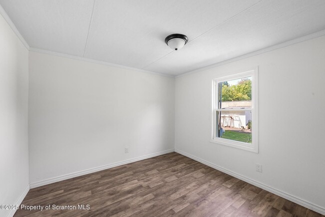 Building Photo - 720 Edgebrook Dr