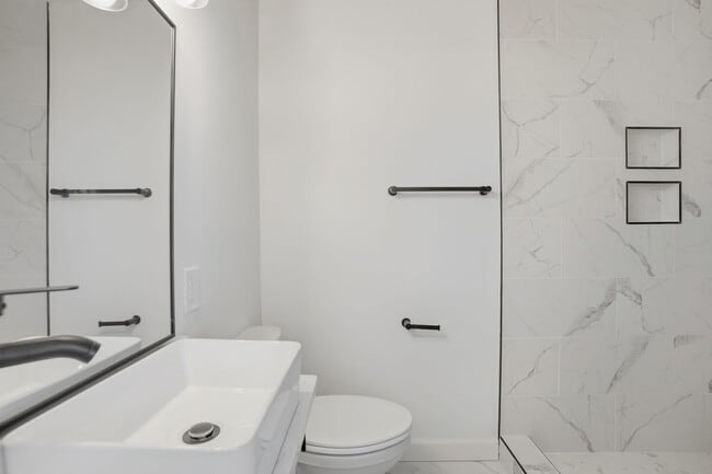 Building Photo - Beautifully Renovated 3-Bedroom with Fence...