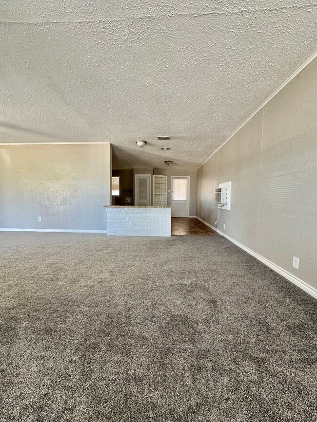 Building Photo - COMING APRIL 2026!! 2 Bedroom/1 Bathroom!!