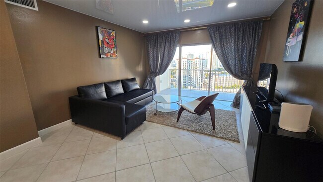 Building Photo - 300 Bayview Dr