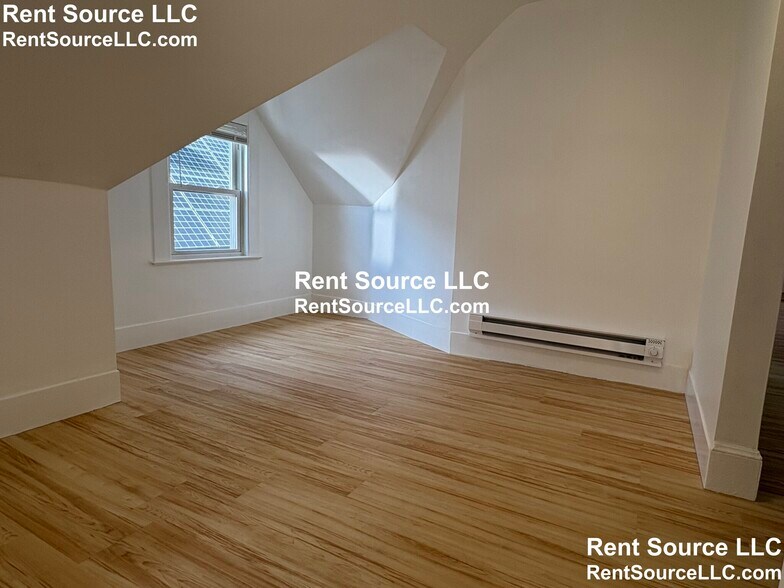 Building Photo - 9 Knapp St