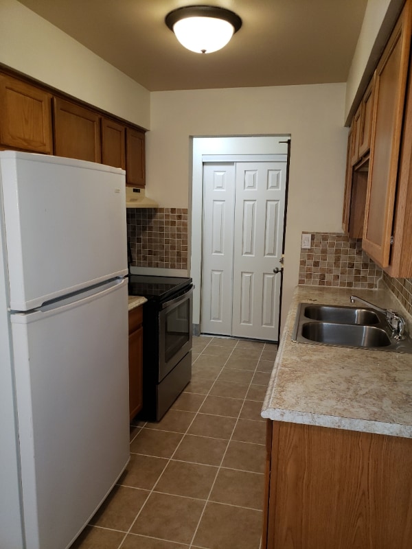 Building Photo - 8835 N Swan Rd