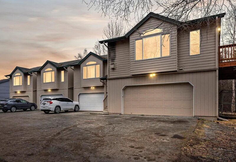 Primary Photo - 4651 Grumman St