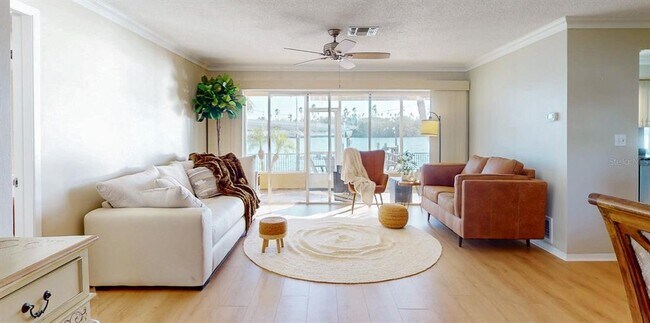 Building Photo - 3606 Belle Vista Dr E