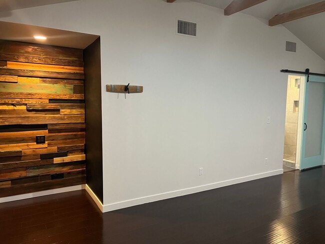 Building Photo - True Beauty! SOLAR