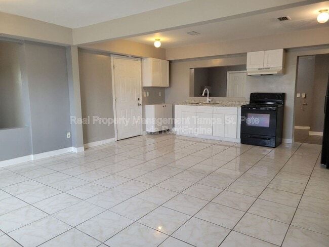 Building Photo - 4519 N Habana Ave