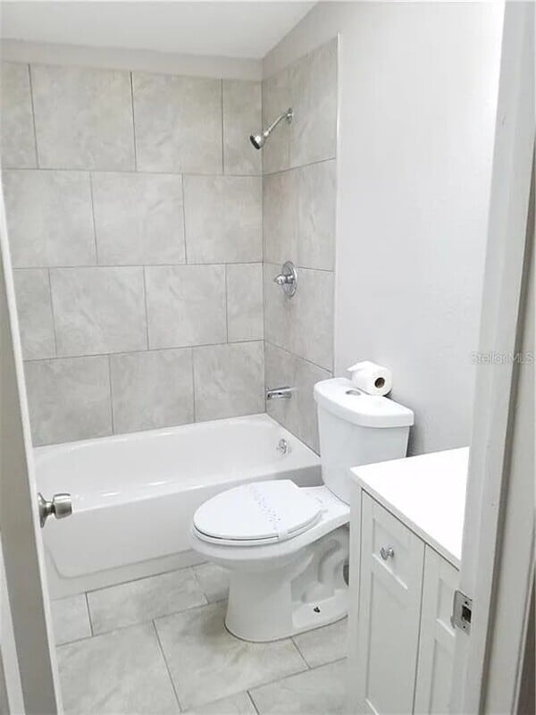 Building Photo - 990 E Bay St