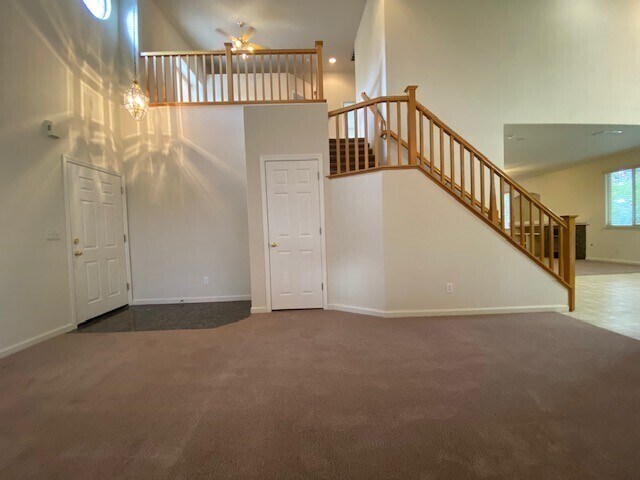 Building Photo - Beautiful and spacious 3-bedroom, 2.5-bath...