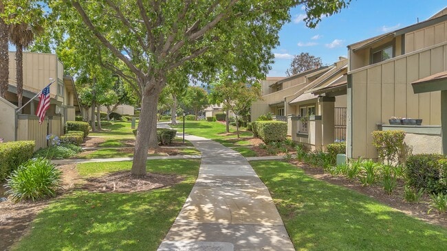 Building Photo - 1428 Camelot Dr