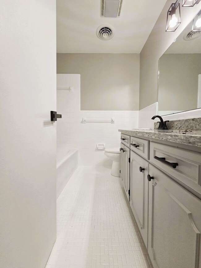 Building Photo - Remodeled ranch on large serene lot in Amelia County.