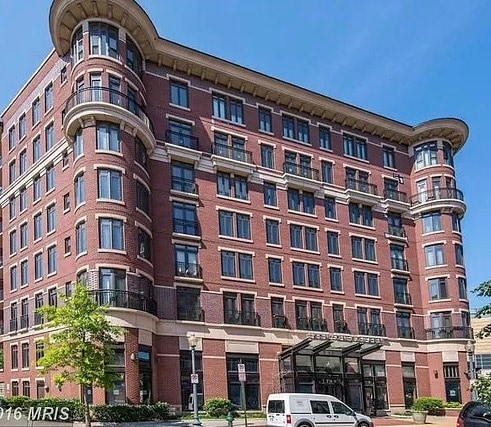 Building Photo - 1390 Kenyon St NW