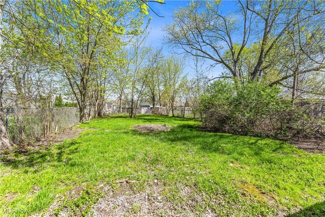 Building Photo - 13400 Sprecher Ave