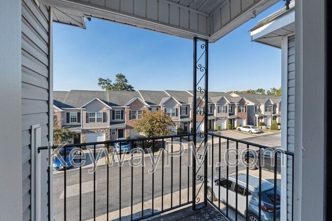 Building Photo - 2054 Reserve Ln