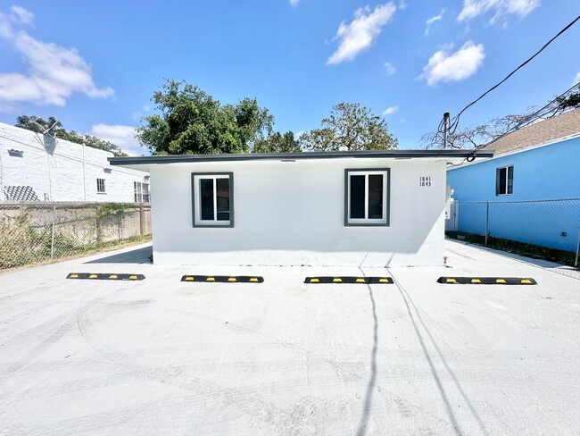 Primary Photo - Freshly remodelled 2bed/1bath in a duplex ...