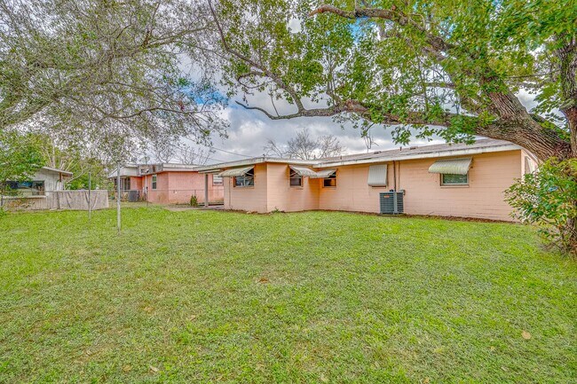 Building Photo - 3/2 Home in Daytona Beach