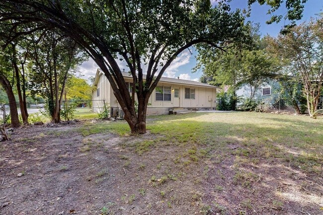 Building Photo - 6605 Bluestone St