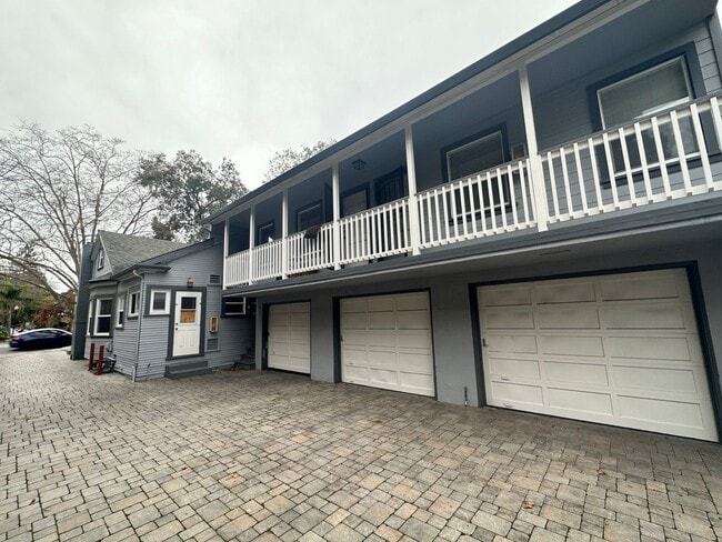 Building Photo - 820 N El Camino Real