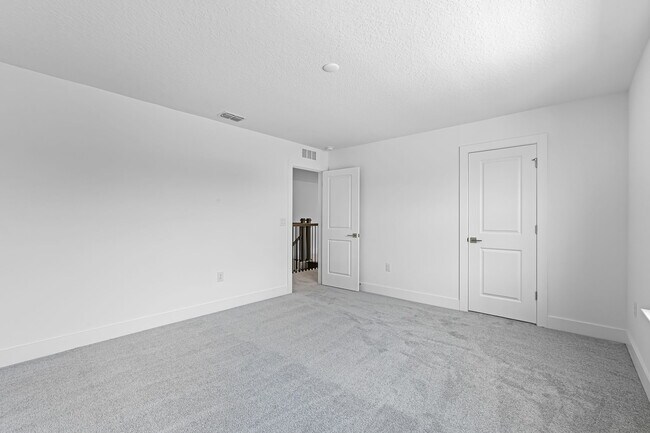 Building Photo - 1465 Stonecliff Dr