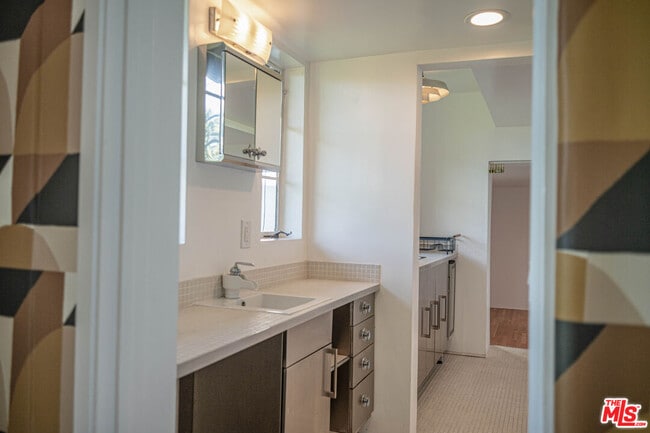 Building Photo - 8895 Appian Way