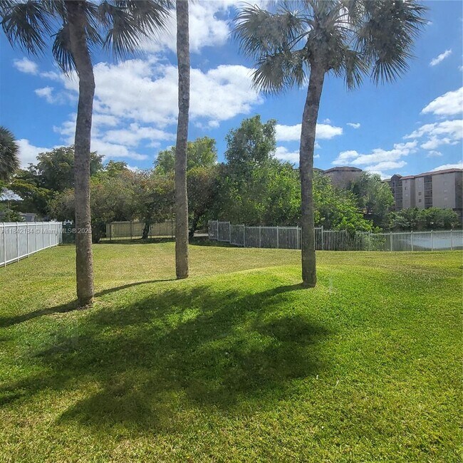 Building Photo - 7670 SW 152nd Ave