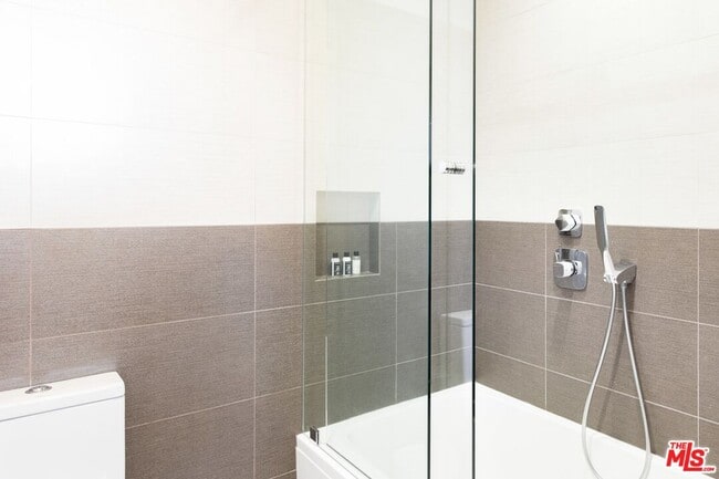 Building Photo - 1723 S Durango Ave