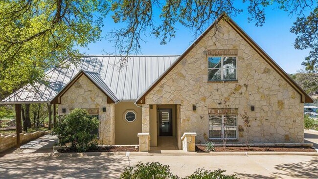 Building Photo - 25207 Lakeview Dr