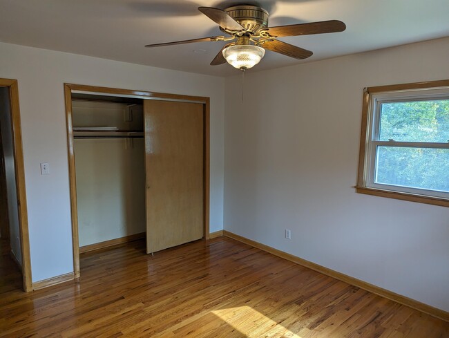 Building Photo - 2283 Grandview Dr