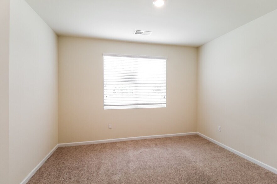 Building Photo - 295 Hamilton Pointe Dr