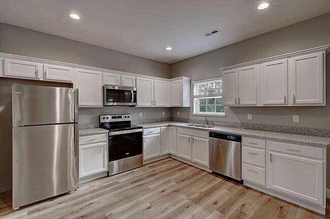 Building Photo - Newer construction single family home for lease!