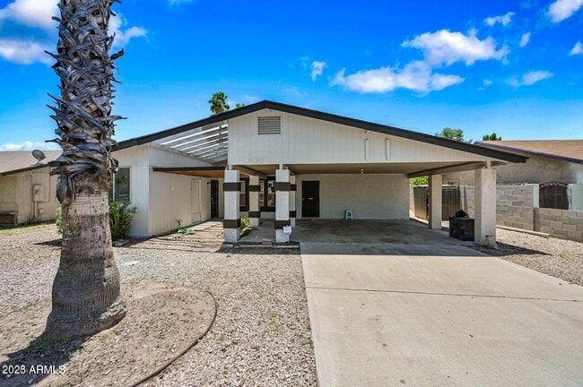 Primary Photo - 531 W Emelita Ave