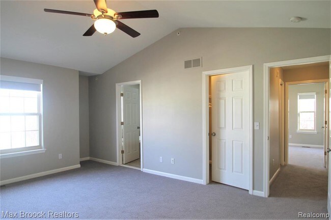 Building Photo - 3243 Camden Dr