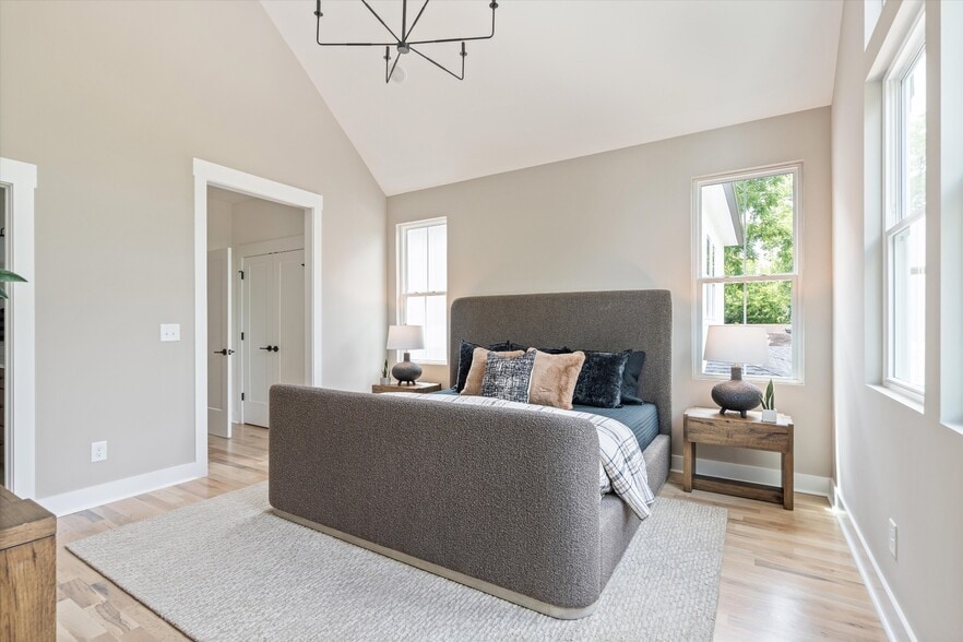 Building Photo - 2826 Clifton Ave