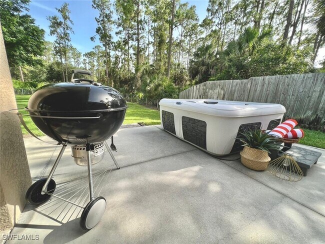 Building Photo - 220 18th Ave NW