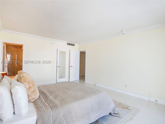 Building Photo - 5401 Collins Ave