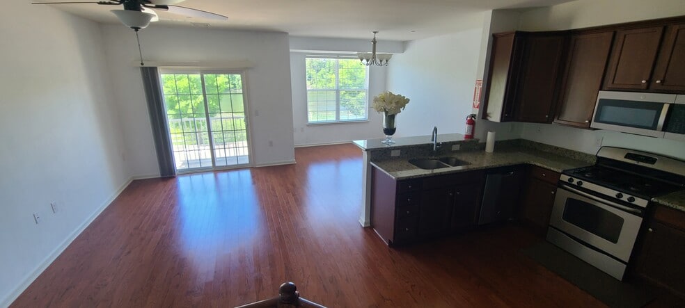 Building Photo - 408 Waterview Ct