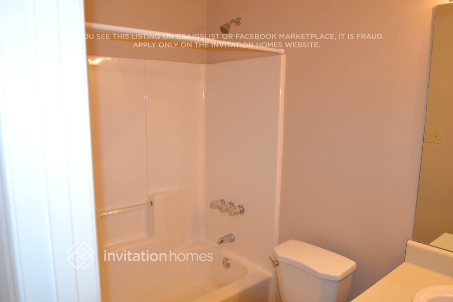 Building Photo - 146 Forest Pl