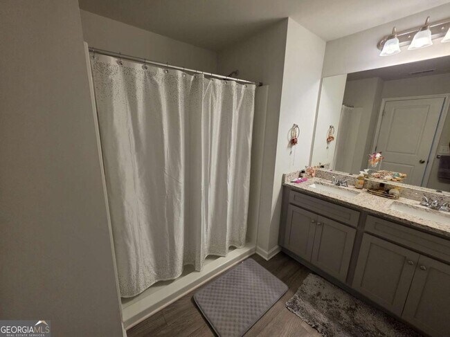 Building Photo - 7539 Knoll Hollow Rd