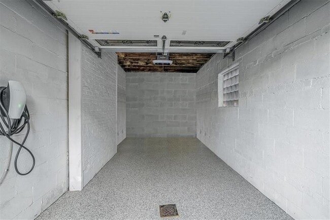 Building Photo - 619 Briarwood Ave
