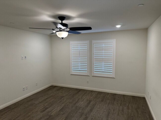 Building Photo - 2983 Duverney Ave