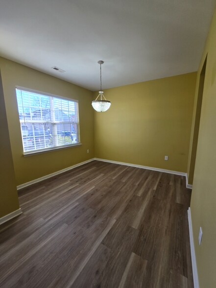 Building Photo - 4612 Milfax Rd