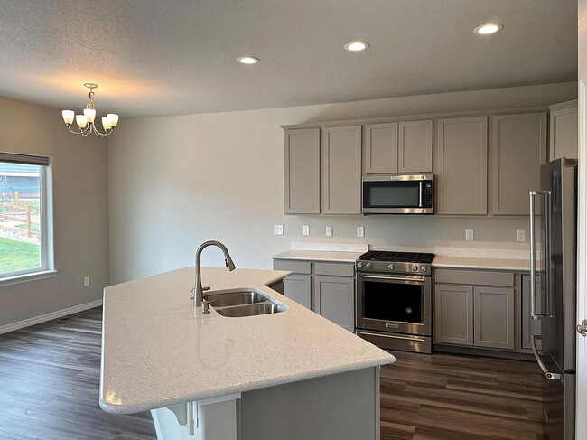 Building Photo - Stunning 3,000sqft home in Bradley Ranch!