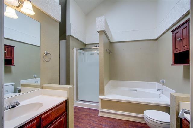 Building Photo - 2104 Regency Dr