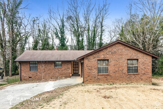 Building Photo - Classic Brick Home in Morrow, GA