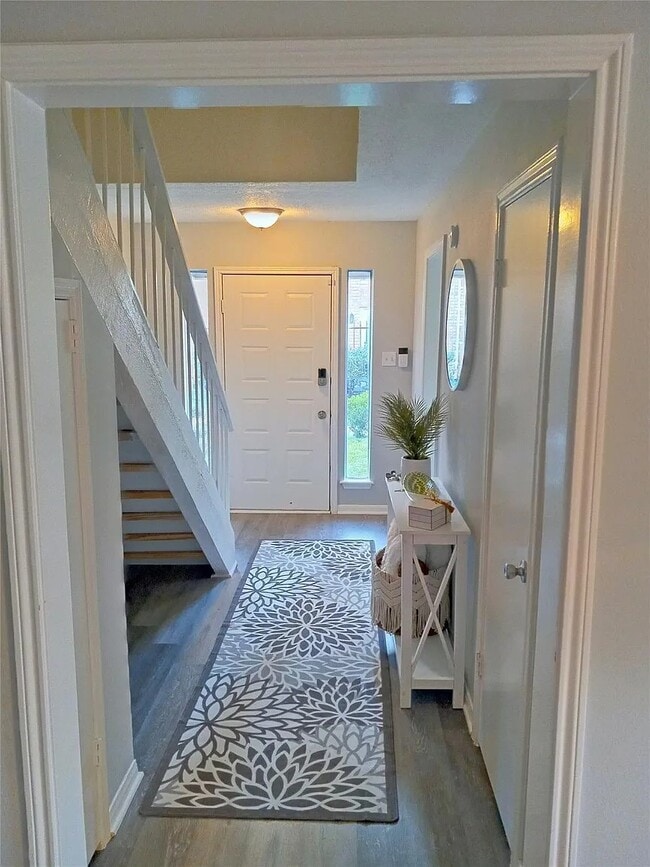 Building Photo - 800 Country Pl Dr