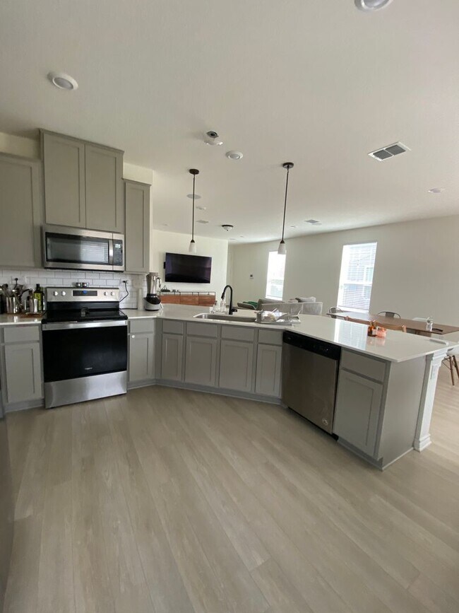 Building Photo - NEAR MEDICAL CENTER AND UTSA! BEAUTIFUL 2 ...