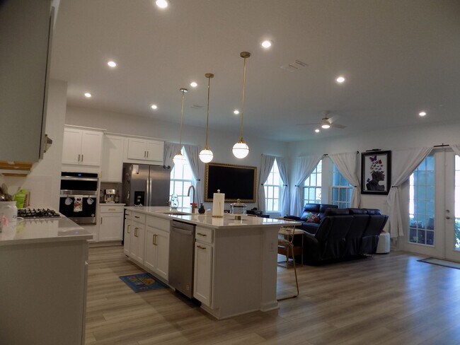Building Photo - 7504 Estuary Lk Lp