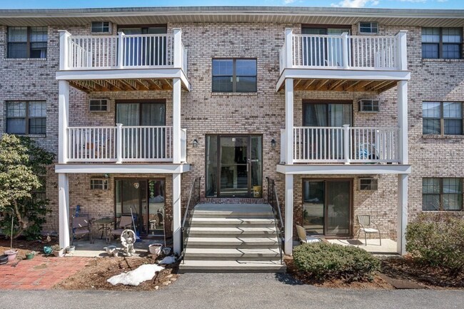 Building Photo - 10 Kenmar Dr