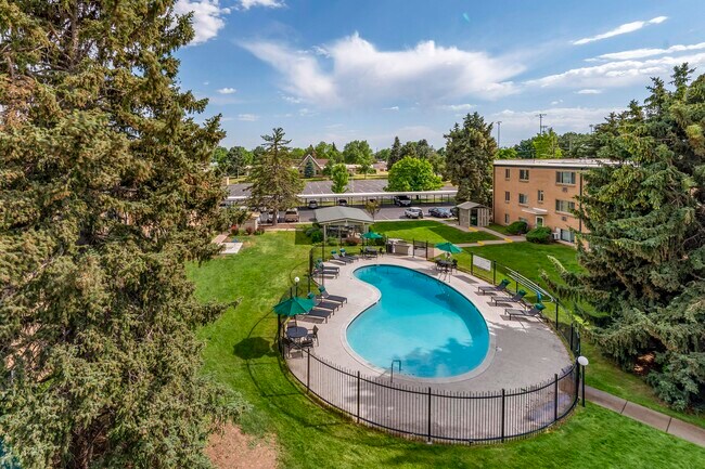 Building Photo - Royal Gardens Apartments